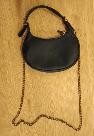 Bolso Guess negro cadena dorada