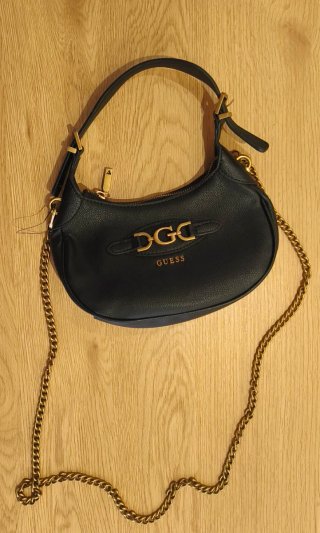 Bolso Guess negro cadena dorada