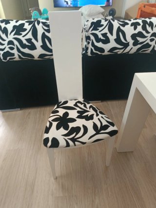 Sillas de diseño blanco y negro