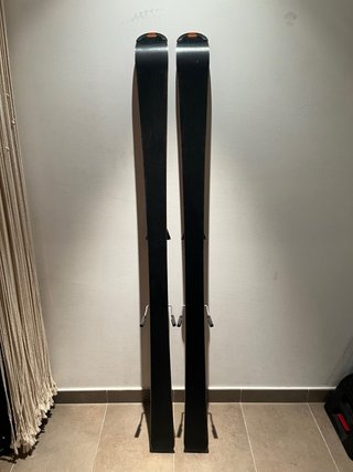 Esquís Elan con fijacion 158 CM vendo por lesión