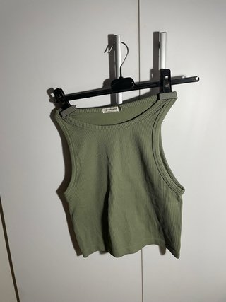 Top Stradivarius Verde Oliva Talla M