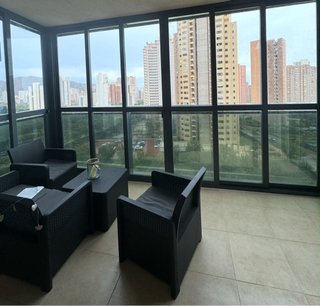 Conjunto sofá, 2 sillones y mesa mimbre
