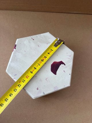Caja Hexagonal Artesanal de Papel Reciclado