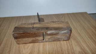Cepillo carpintero antiguo de madera