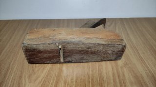 Cepillo carpintero antiguo de madera