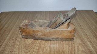 Cepillo carpintero antiguo de madera