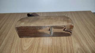 Cepillo carpintero antiguo de madera
