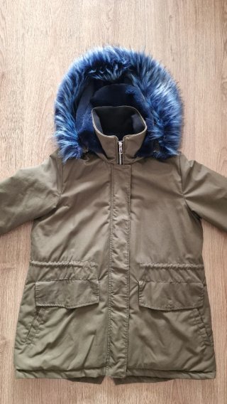 Abrigo Verde con Capucha de Pelo