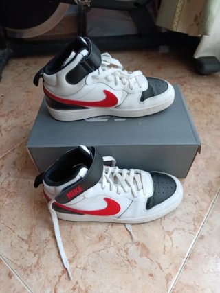 Zapatillas Nike Blancas y Rojas