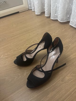 Zapatos de tacón Gloria Ortiz negros