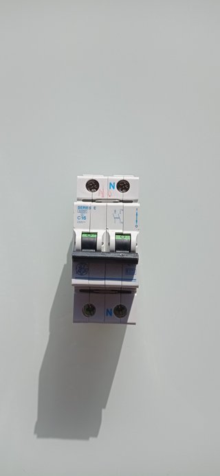 3 Interruptores Automáticos GE