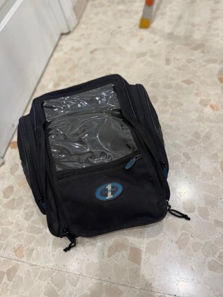 Mochila imantada para depósito de gasolina