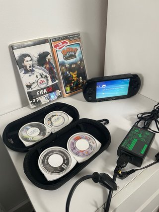 Pacchetto PSP + custodia e giochi