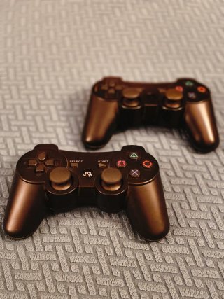 Consola PS3 Slim + 4 Mandos + Mando TV + maleta