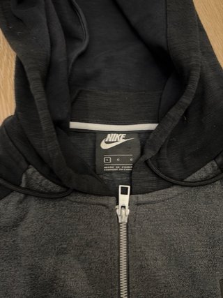 Sudadera con cremallera Nike negra y gris