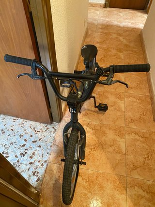 Bicicleta BMX Negra