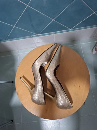 Zapatos de tacón Gredos dorados