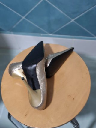 Zapatos de tacón Gredos dorados