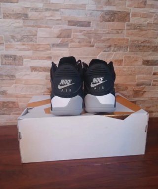 Jordan Negro y Gris