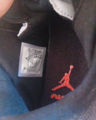 Jordan Negro y Gris