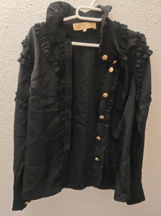 Blusa negra volantes con botones dorados Talla XS