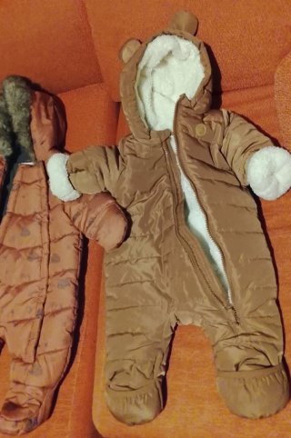 Buzos enterizos de bebé 15 € cada uno