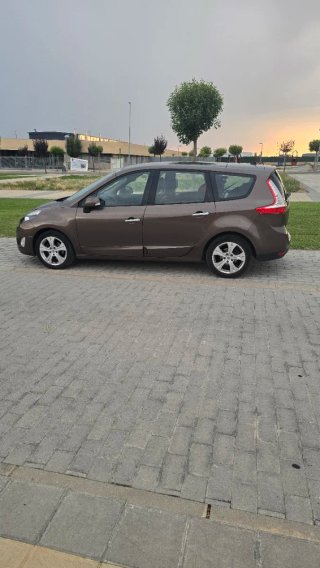 Renault Grand Scenic 2012