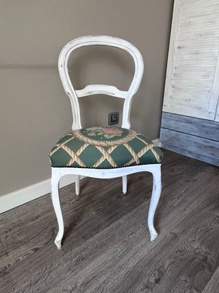 Silla estilo Luis XV tapizada