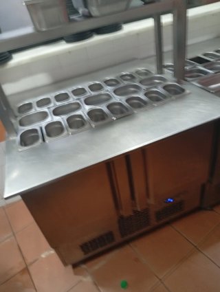 Mesas frías y bajo frío HAY DOS 450€ CADA UNO