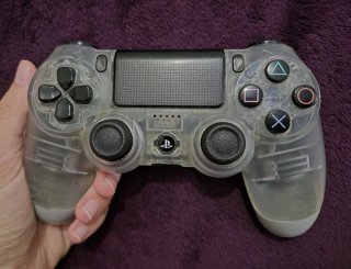 Mandos DualShock 4 - Edición estándar y especial.