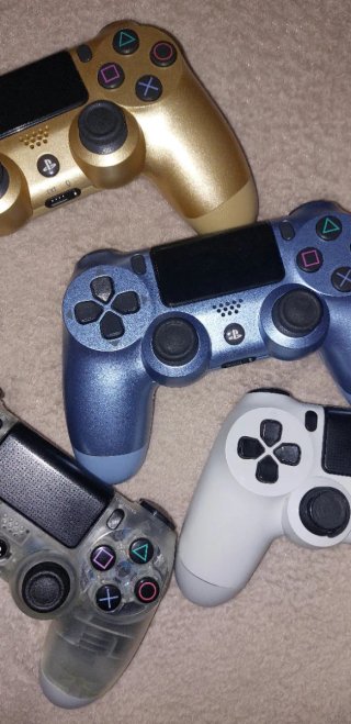 Mandos DualShock 4 - Edición estándar y especial.