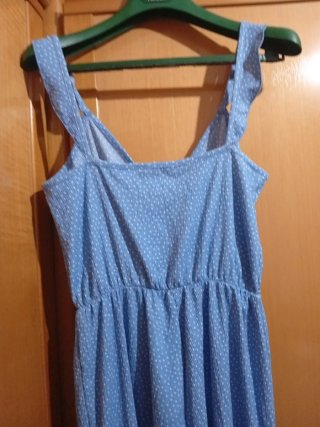 Mono azul con lunares blancos
