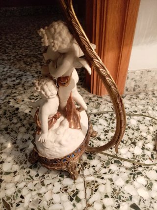 Lámparas de mesa antiguas con querubines