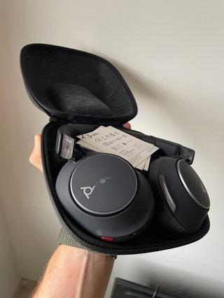 Auriculares Poly Voyager Surround 80 UC sin uso