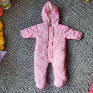 Buzo rosa bebé niña con capucha