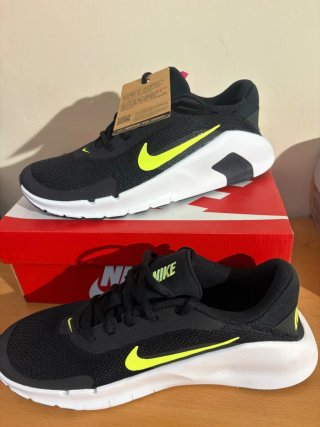 Zapatillas Nike Negras y Verdes