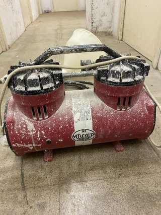 Compresor Industrial y Equipo de Pintura