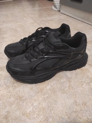 Zapatillas deportivas negras combinadas
