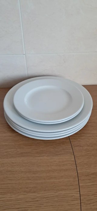 4 Platos llanos y 2 de postre de porcelana de Alar