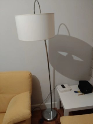 Lámpara de pie minimalista