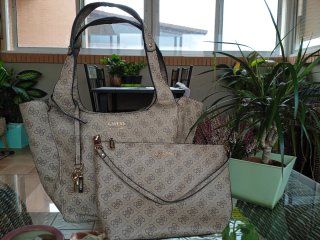 *EstaSemana.Bolso Tote Guess Calista Latte