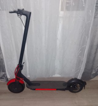 Patinete Eléctrico Negro y Rojo