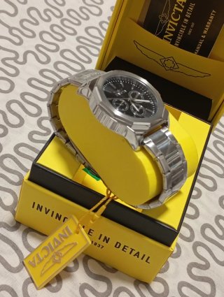 Reloj Invicta Cronógrafo Negro y Plateado