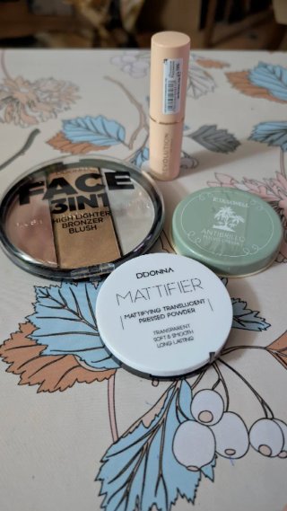 Lote Maquillaje: Iluminador, Polvos y Más