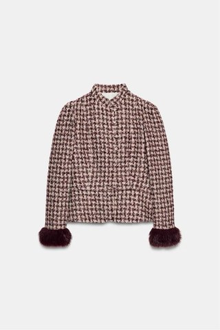 Chaqueta tweed roja y beige con puños de pelo ZARA