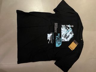 Camiseta The North Face Negra