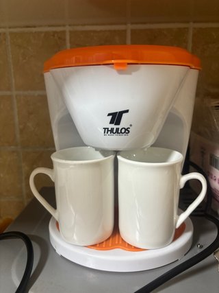 Cafetera incluye 2 tazas