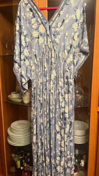 Vestido estampado floral azul y blanco