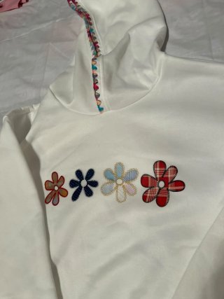 Sudadera Blanca con Flores