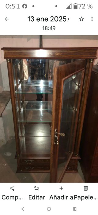 Vitrina Vintage de Madera y Cristal